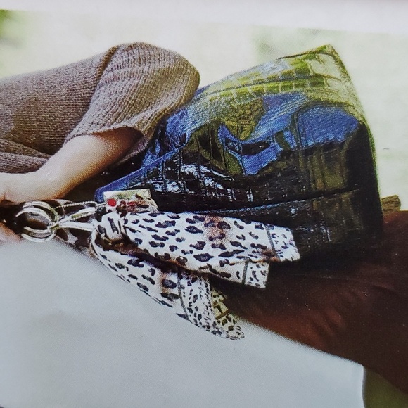 Black, Oh so perfect purse Penelope Ann collection from Celebrating Home. New - Picture 7 of 11